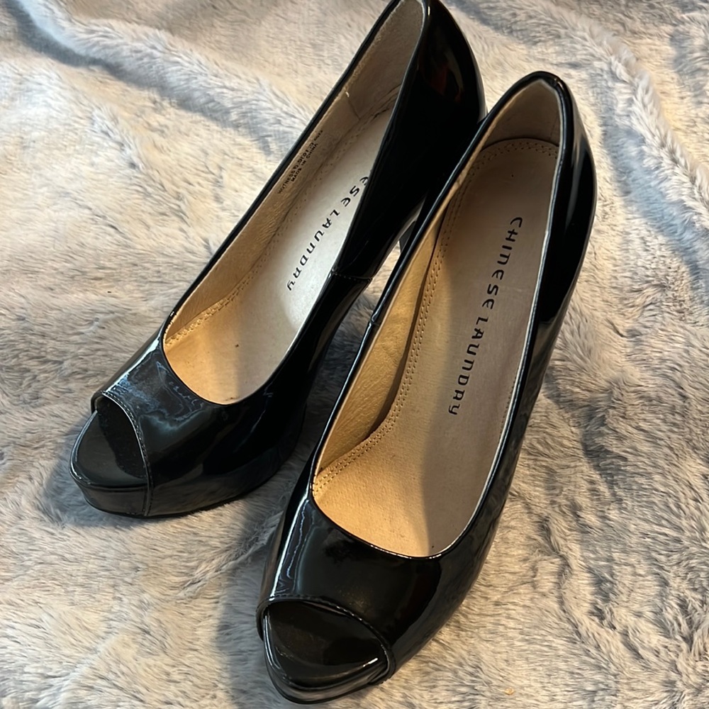 Chinese Laundry Hotness pumps